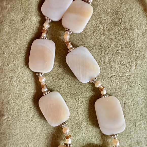 Pink Coldwater Creek mother of pearl beaded necklace - Picture 3 of 4